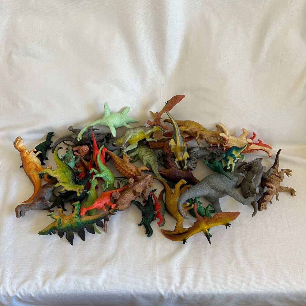 Lot Of 40+ Plastic Dinosaur Figures Assorted Colors & Species Approx 4"-6" Educa